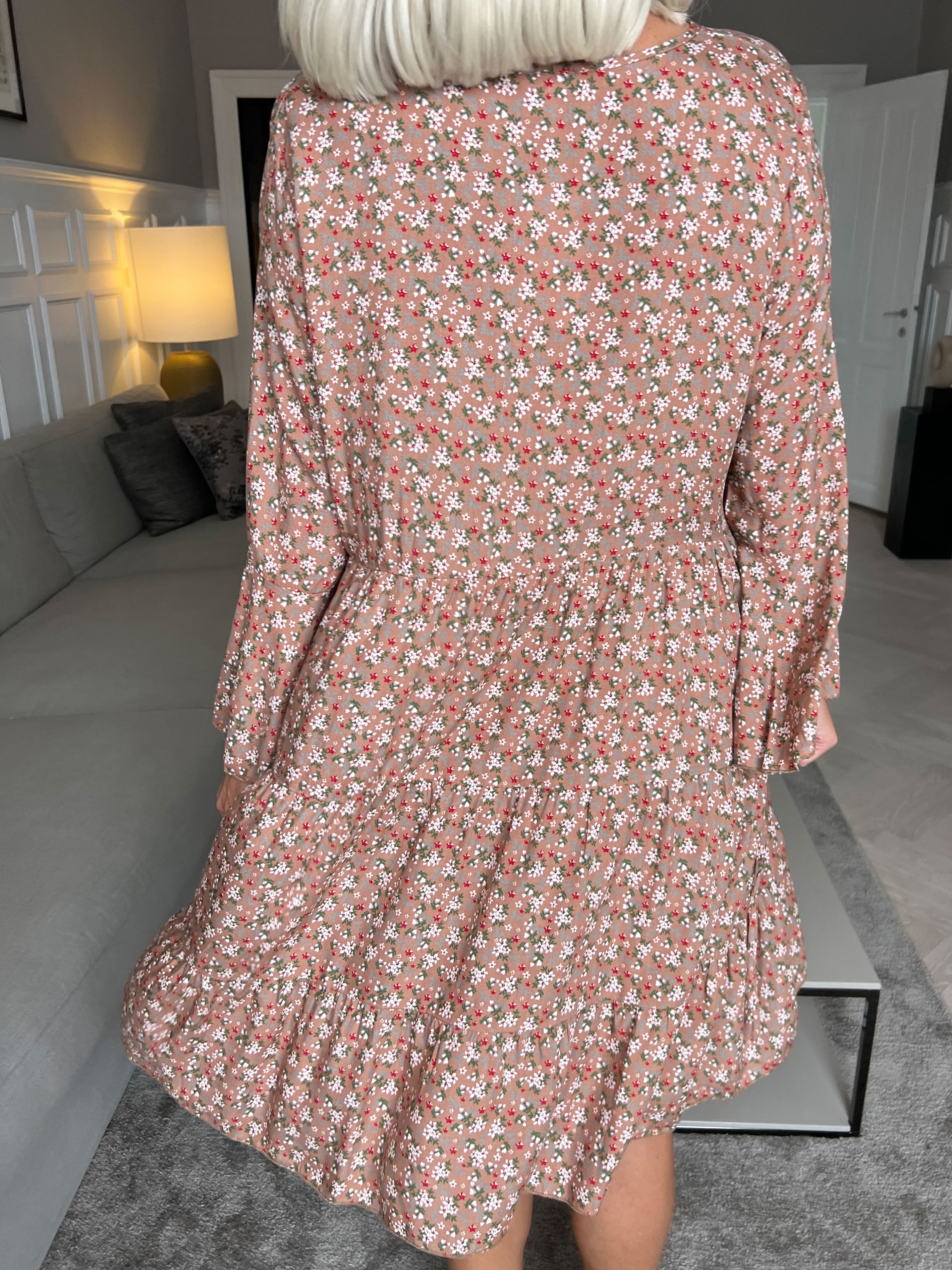 Karla - Vacker blommig bomullsklänning med knappar